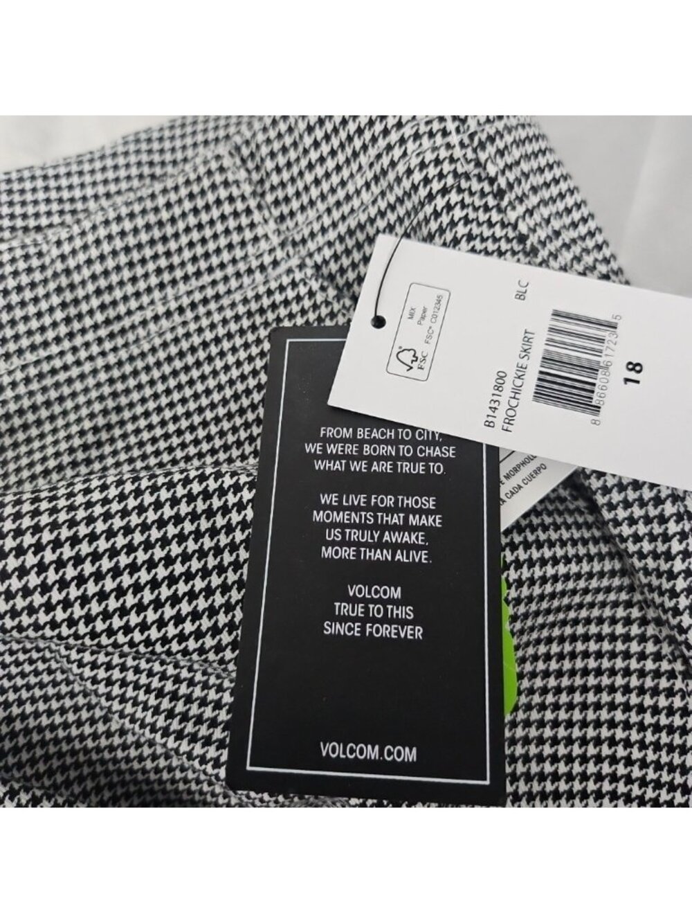 Volcom Womens Plus Size 18W Houndstooth Mini Skirt NWT Front Zip Black Academia - Picture 14 of 14